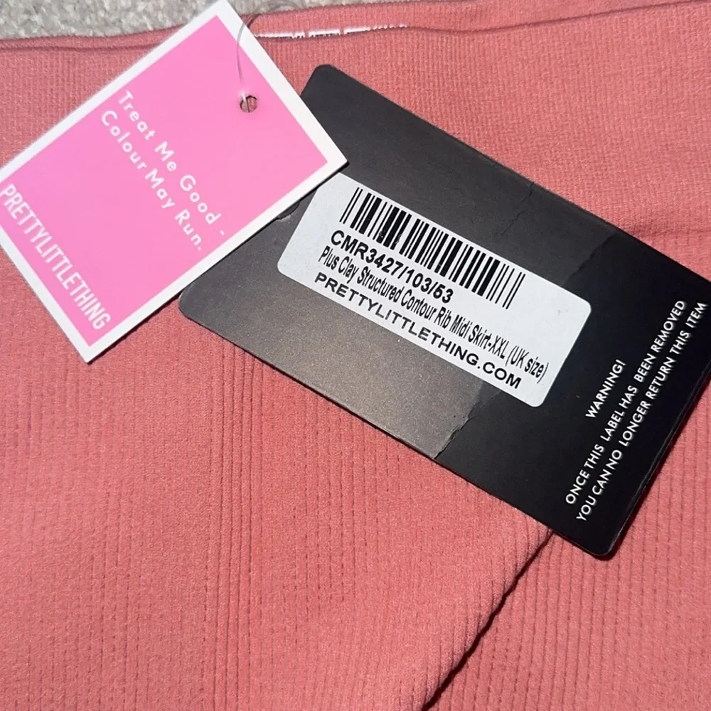 Women's Pink Skirt Set - Picture 6 of 6